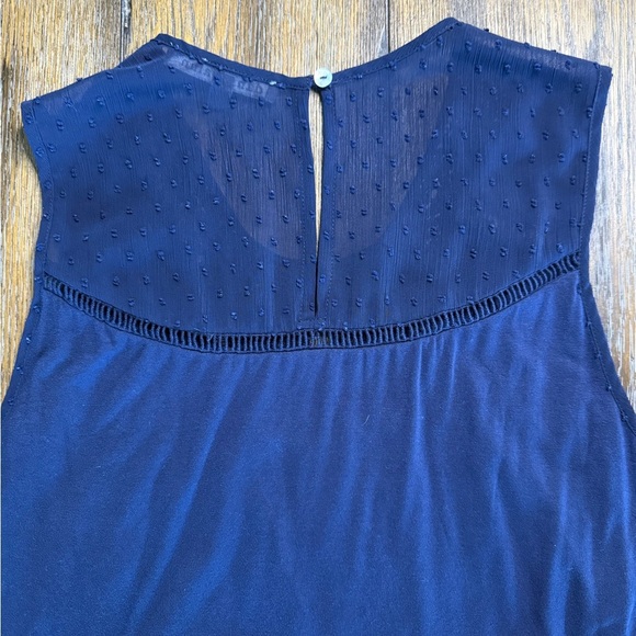Daniel Rainn Ranella Navy Crochet Front Keyhole Sleeveless Knit Top Size M - Picture 7 of 9